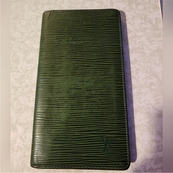 Vintage Green Epi Leather Louis Vuitton Wallet - Picture 12 of 15